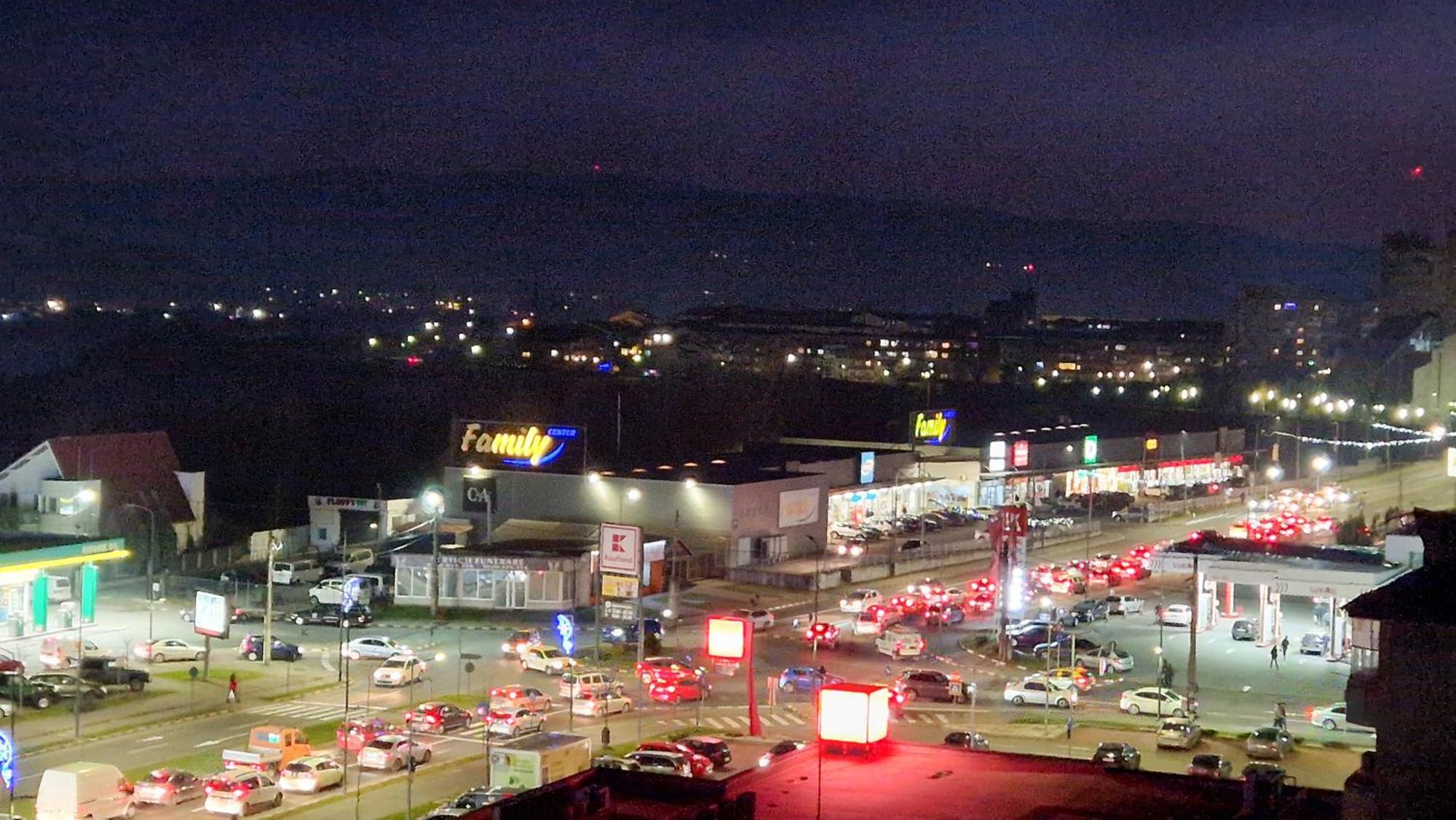 Central Modern View Ap Râmnicu Vâlcea Exteriör bild